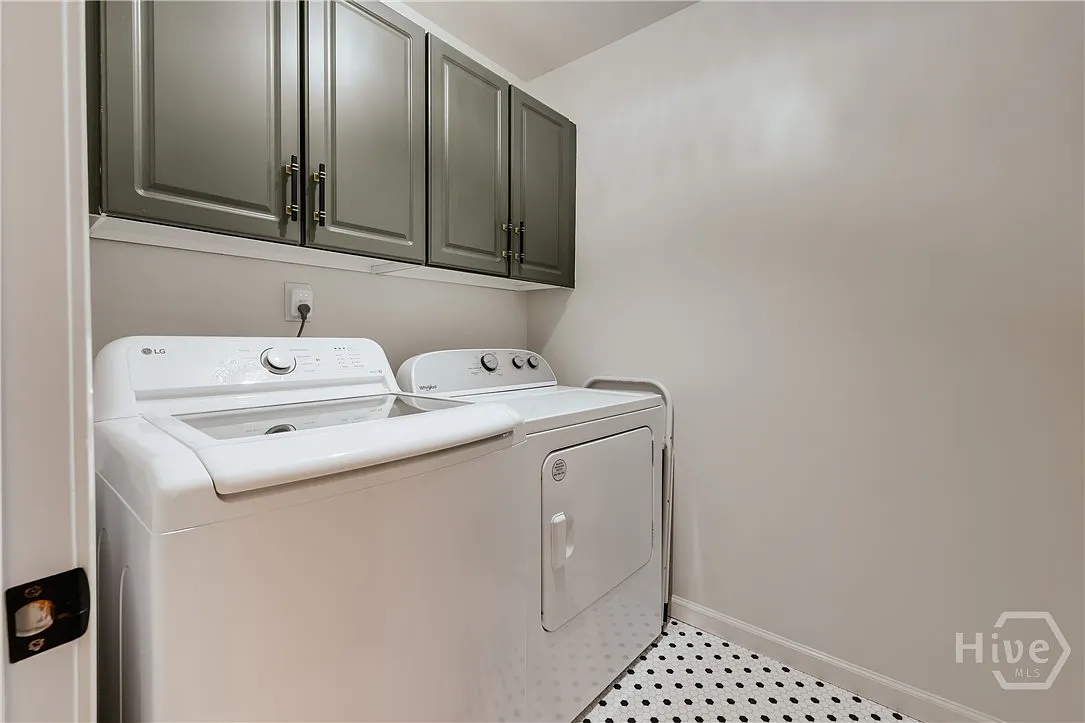 3 bed, 2.0 bath, 1819 sqft, $3,000 — Photo 4