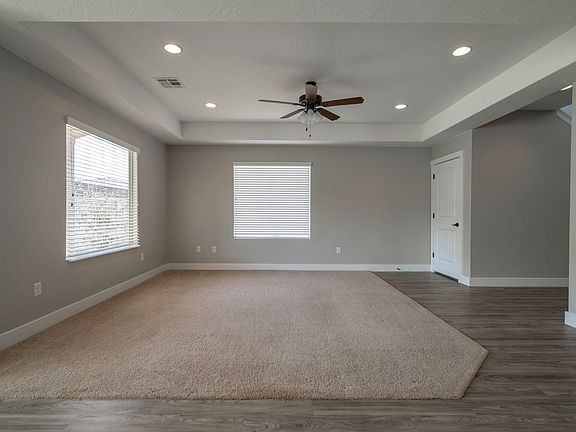 4th image of 3118 E Tanoak Dr