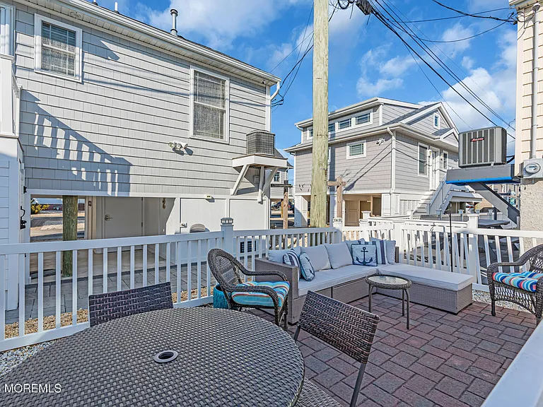 112 W Tide Way — Photo 16