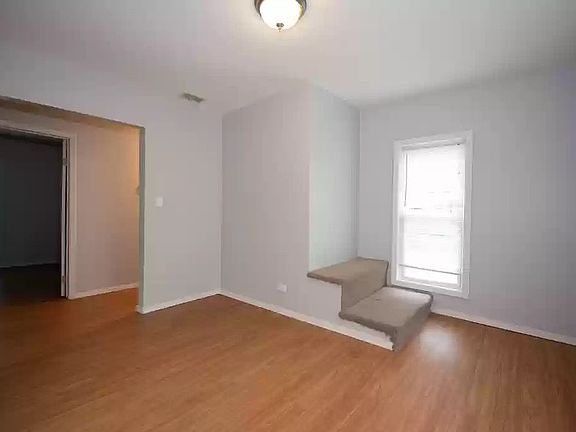 3rd image of 2135 Kemble Ave #2