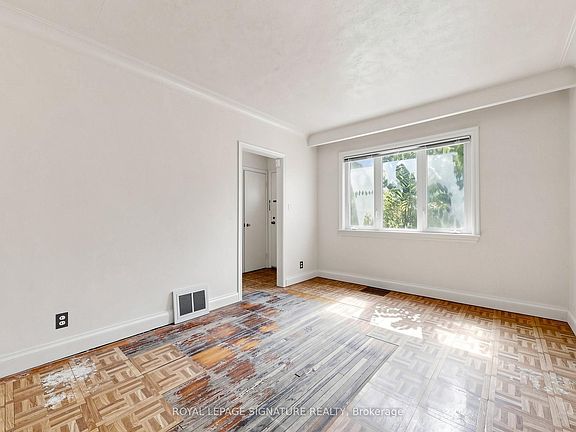 5th image of 18 Dunraven Dr