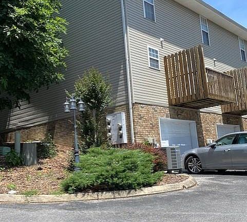 2nd image of 40 Lake Village Ct