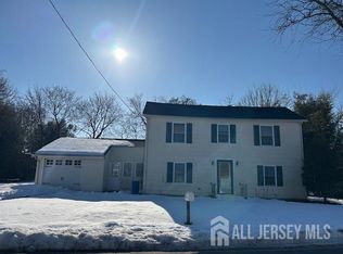 11 Pleasant Plains Rd, Franklin Park, NJ 08823