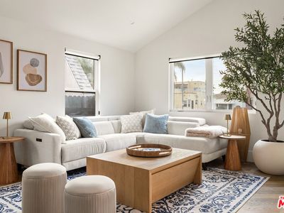 1900 Clyde Ave, Los Angeles, CA, 90019
