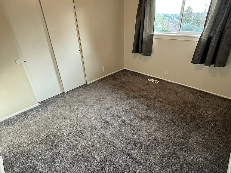 2617 E Portsmouth Ave — Photo 9