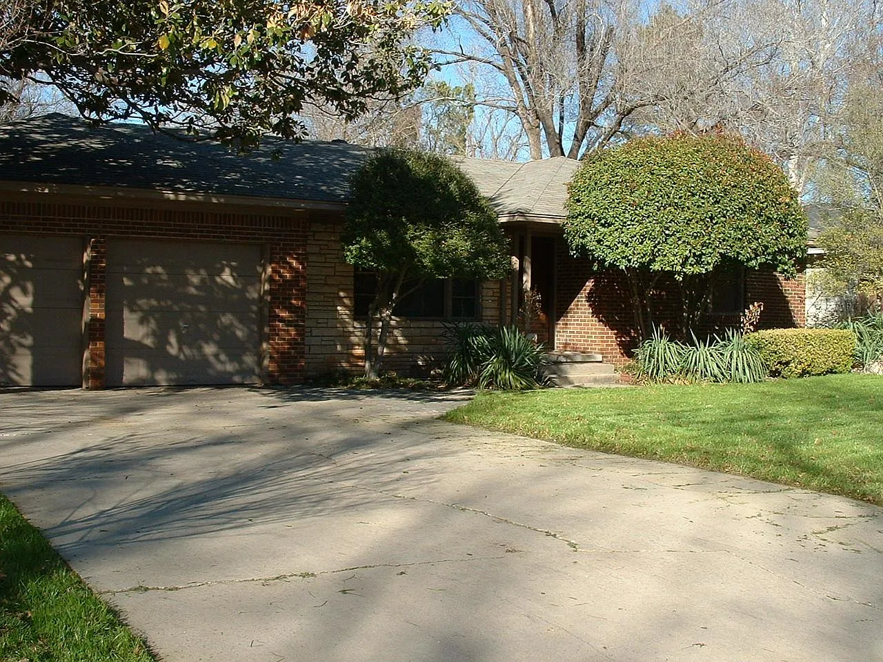 1209 Windsor Way — Photo 2