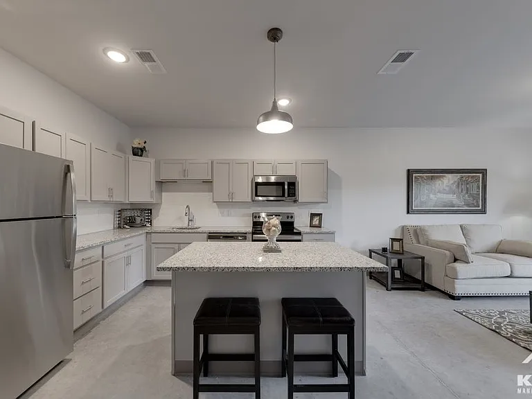 Indian Point Apartments — Photo 6