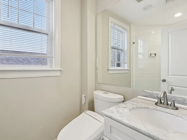 1048 Saratoga St #3 — Photo 15