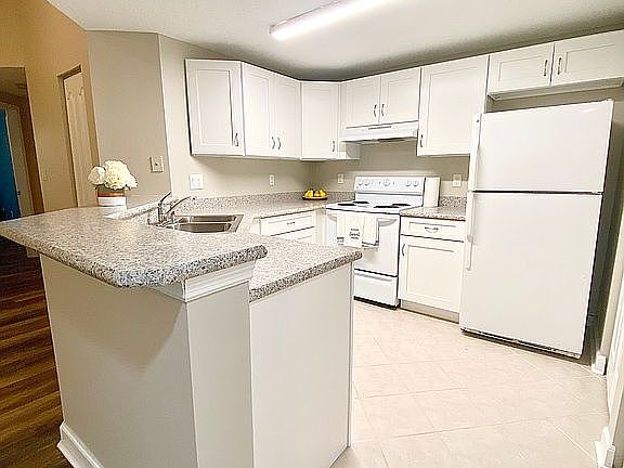 5th image of 5060 Fairways Cir APT F301