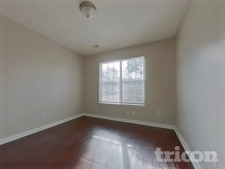 425 Northshore Ct — Photo 11