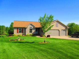 11A100 Putter Ln, Apple River, IL 61001