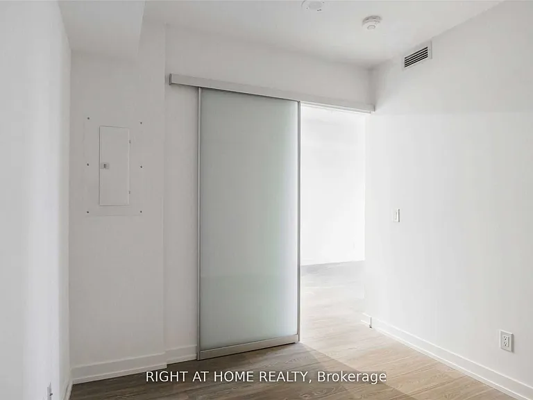 19 Western Battery Rd #2616 — Photo 6