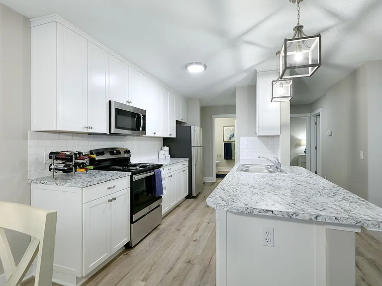 Oak Tree Apartments — Photo 36