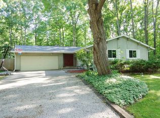 3586 E Mary Jane Dr, Midland, MI 48642