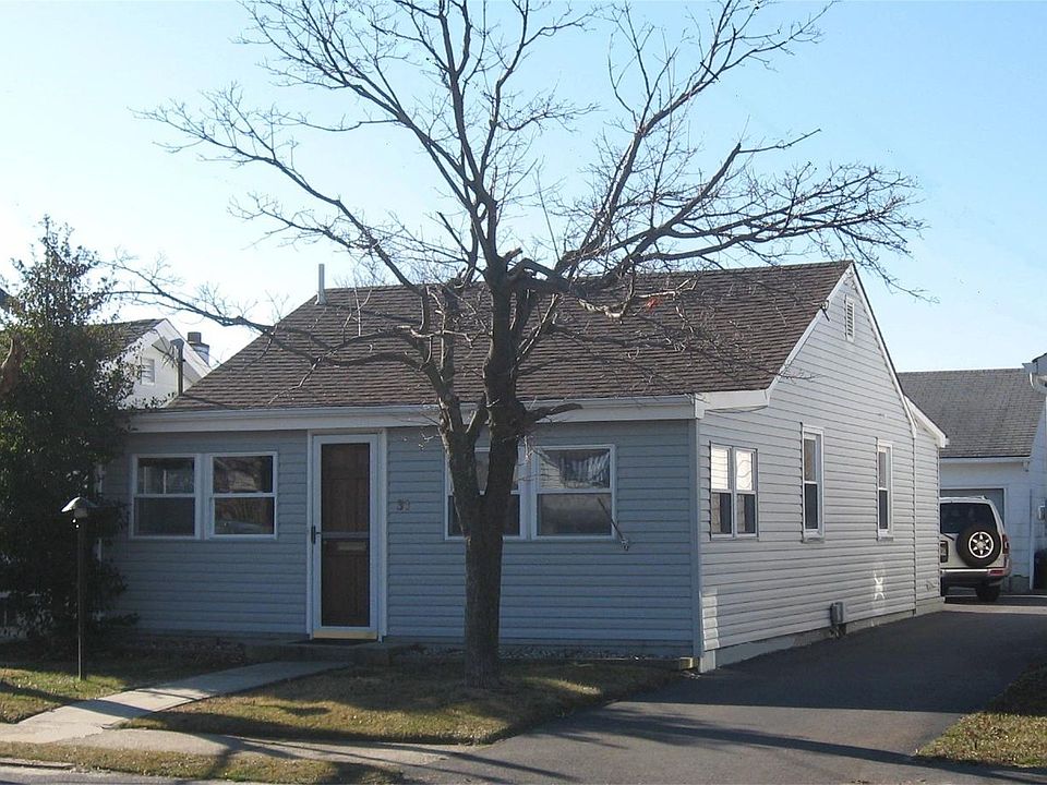 Cozy House by the Sea