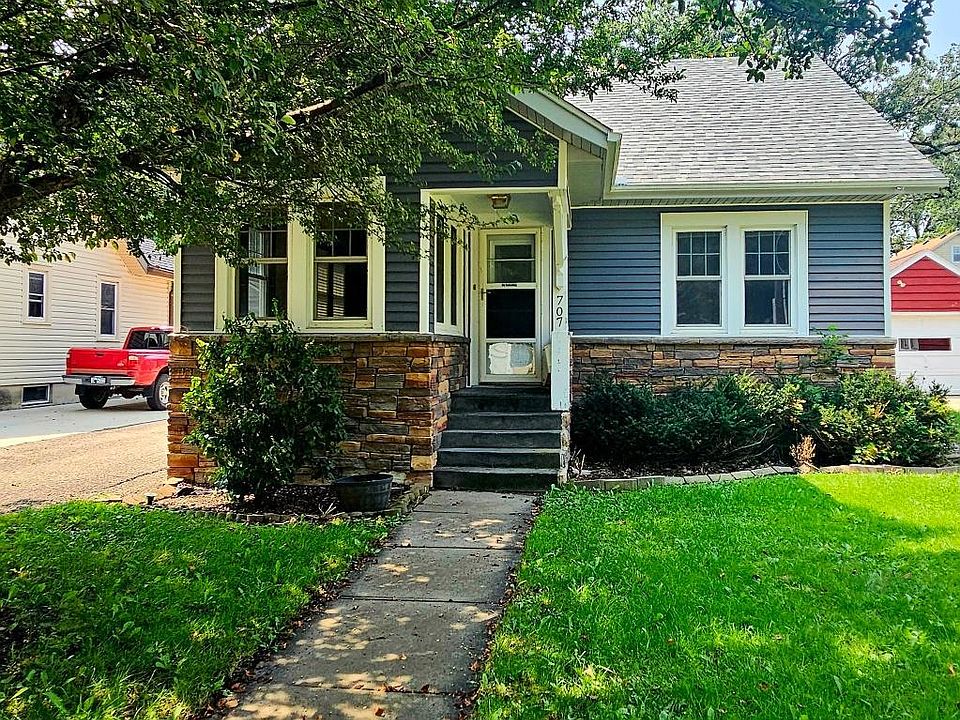 1st image of 707 7th St NW