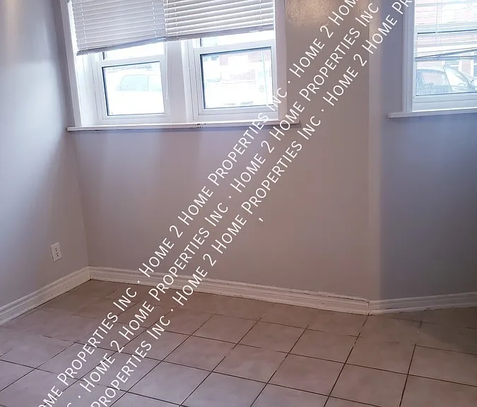 805 Giles Blvd E — Photo 3