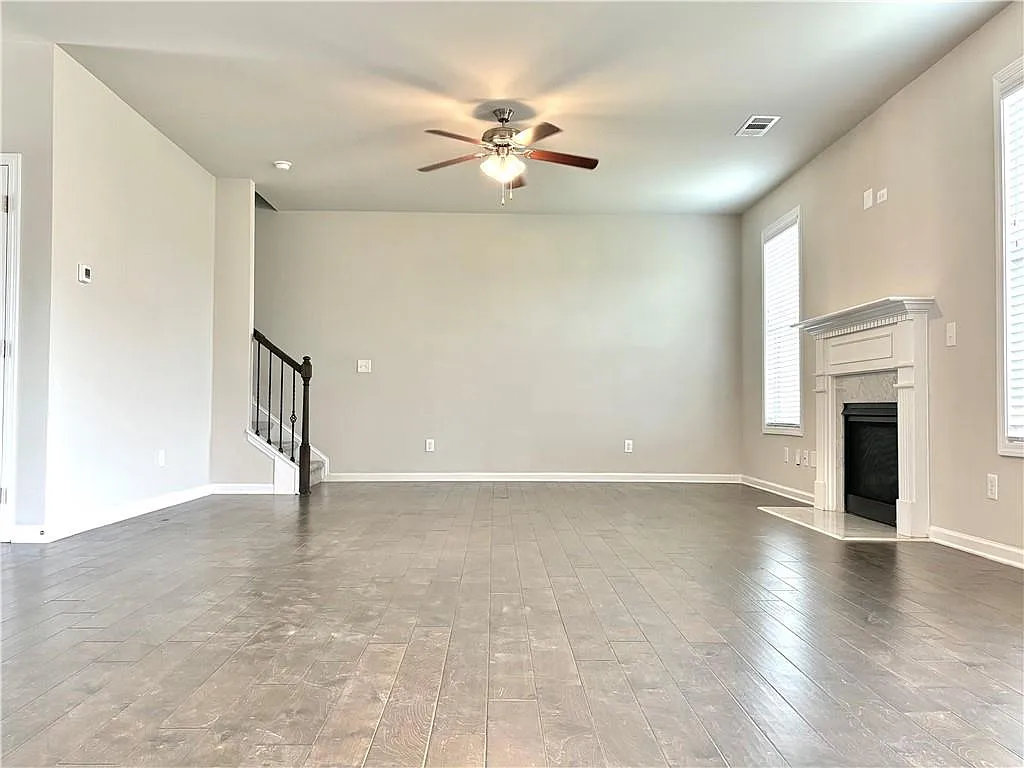 4 bed, 2252 sqft, $2,250 — Photo 3