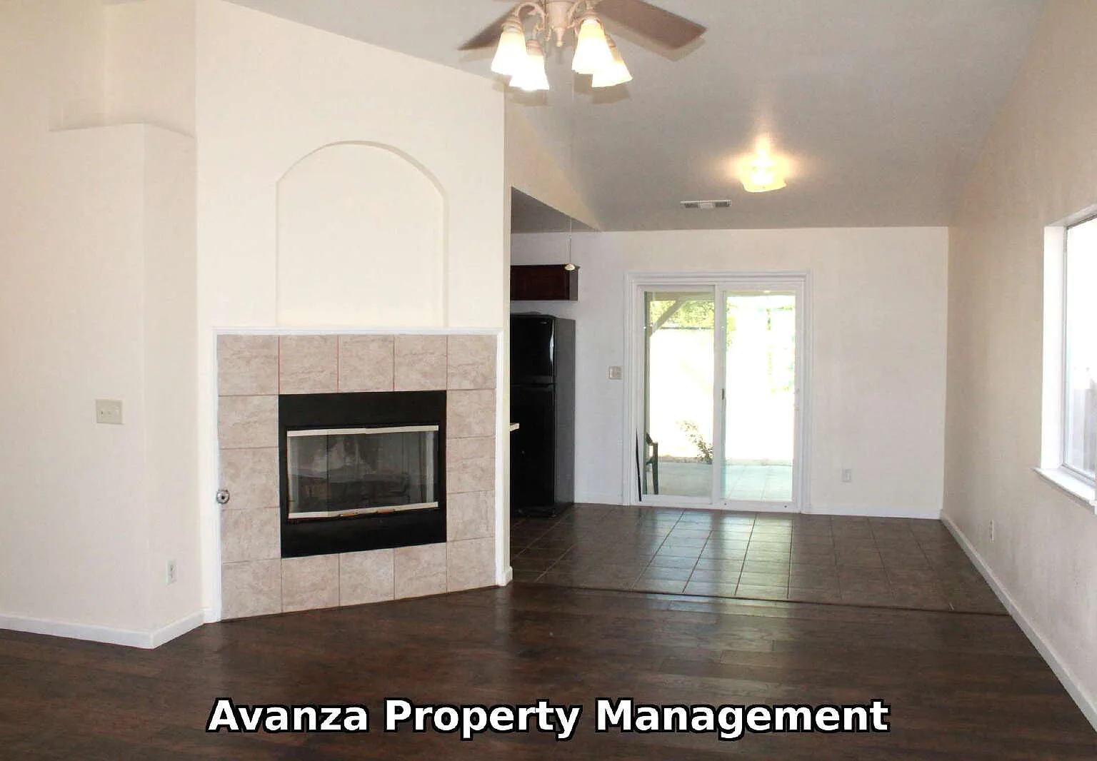 3 bed, 2.0 bath, 1346 sqft, $2,095 — Photo 3