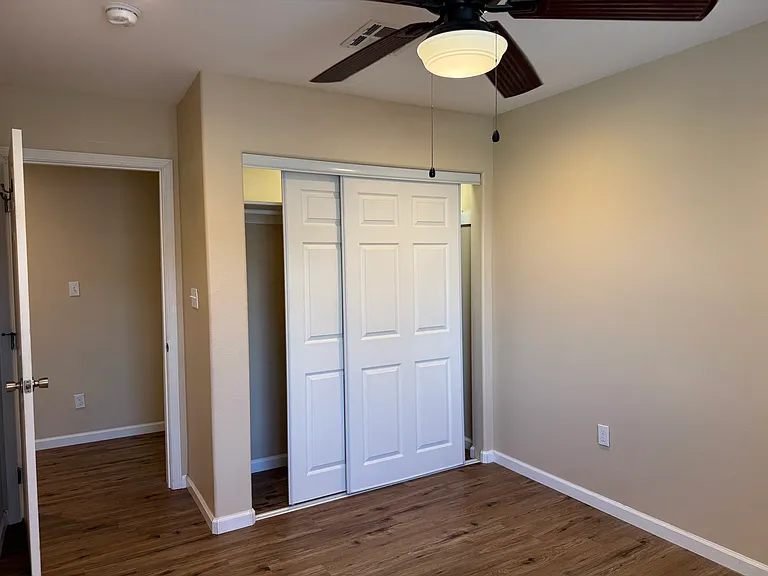 2670 N Humbert Ave — Photo 7