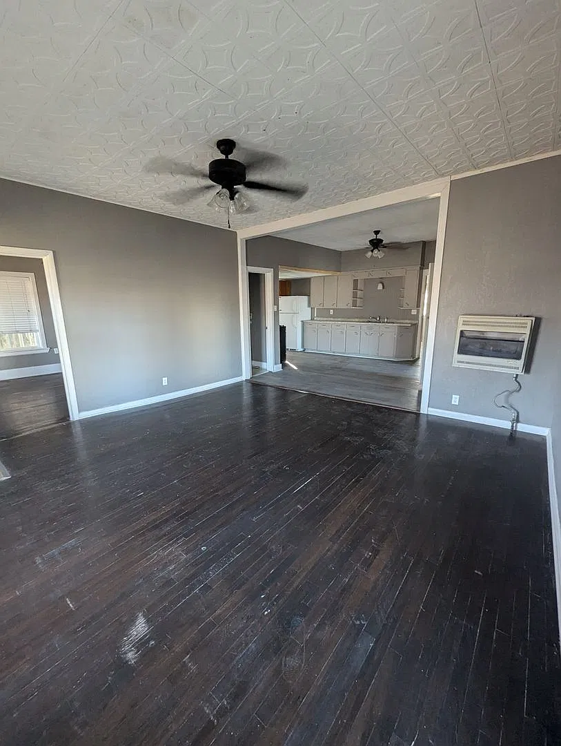 3 Bedroom Columbus Home with Fenced Backyard and Covered Parking — Photo 2