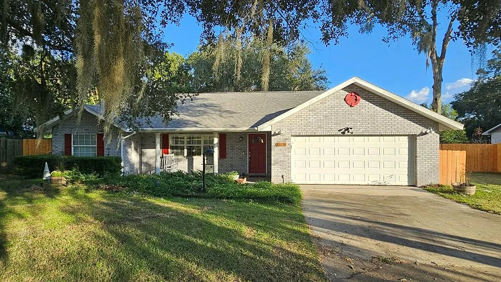 3 bed, 2.0 bath, 1646 sqft, $2,400 — Photo 1