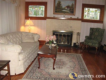 Large LR w/Fpl and stained glass windows