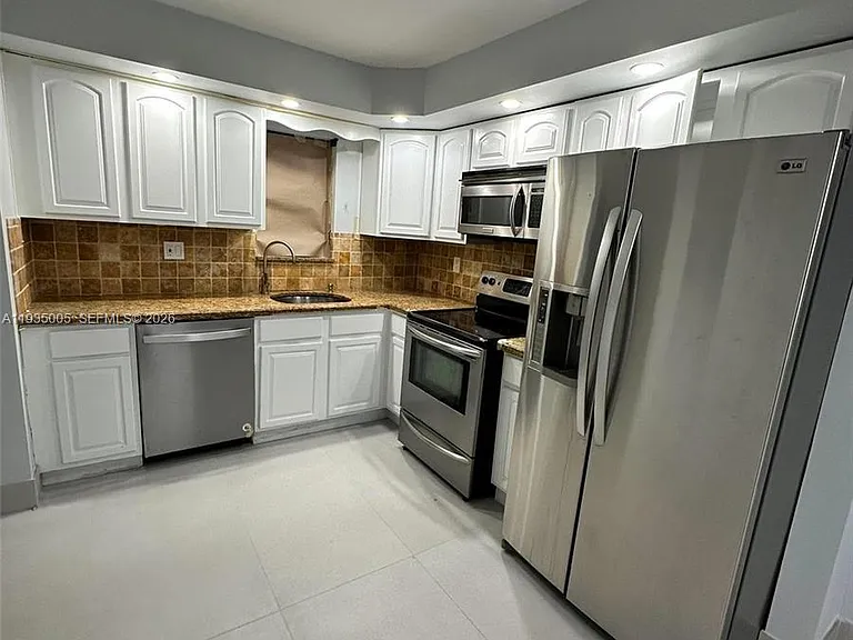 9440 SW 8th St #402 — Photo 8