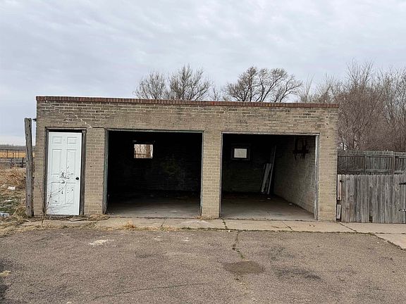 3rd image of 914 N Splinter Rd.