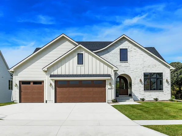 8024 NW 106th Ct, Johnston, IA 50131