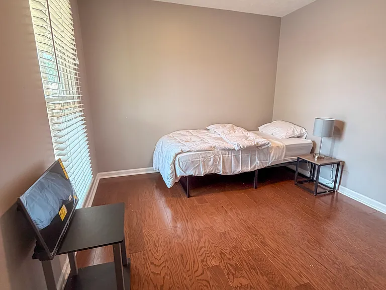 917 Tavistock Pl — Photo 3