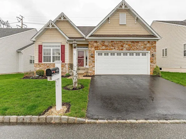 4353 Meadowridge Ln, Collegeville, PA 19426