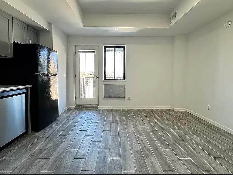 14-43 31st Ave #4B — Photo 2