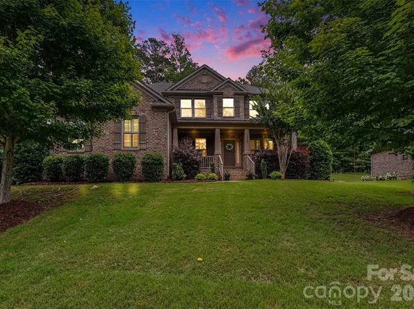 16524 Crosshaven Dr, Charlotte, NC 28278