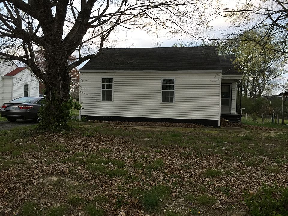1st image of 4917 Carolyn Ln