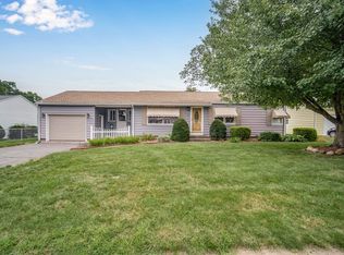 25 Oakwood St, Chicopee, MA 01020