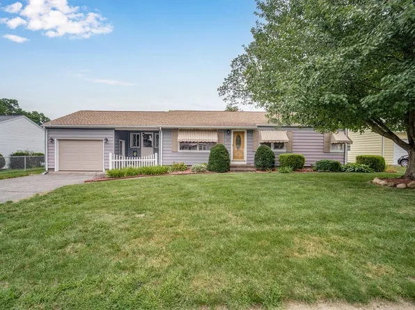 25 Oakwood St, Chicopee, MA 01020