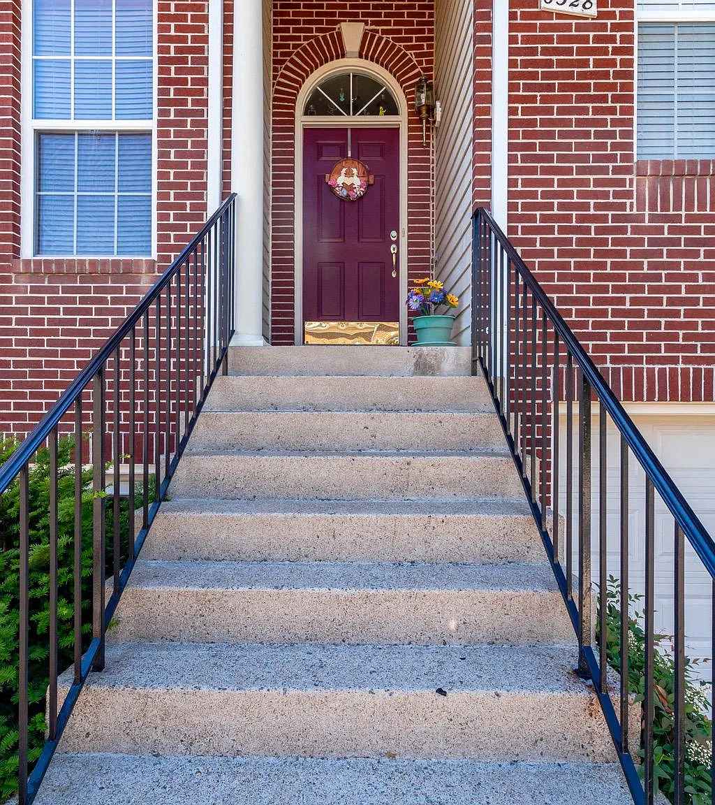 3 bed, 3.5 bath, 1872 sqft, $3,700 — Photo 3