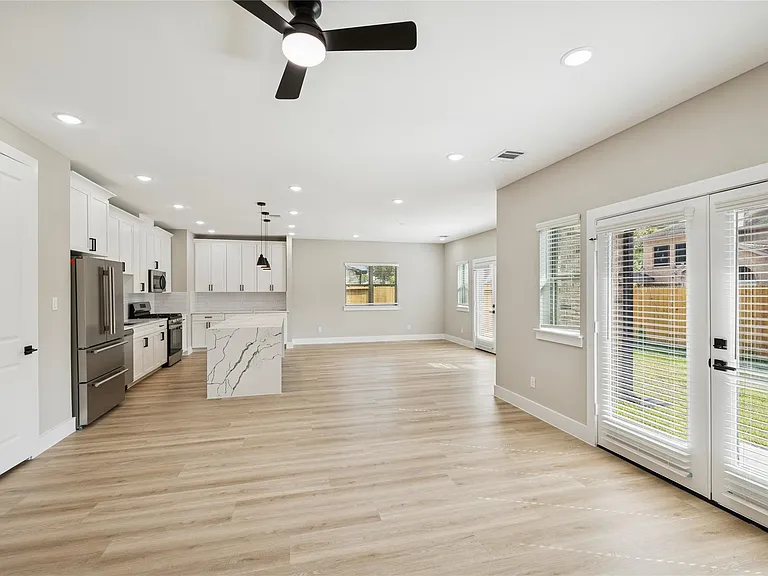 2618 Martinas Ct — Photo 6