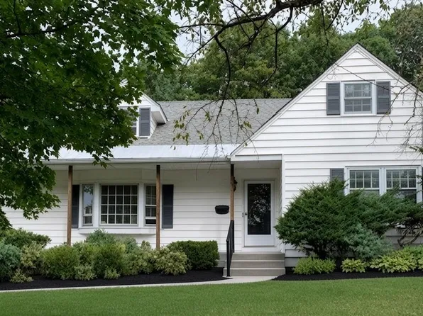 36 Ridgewood Drive, Burlington, VT 05401