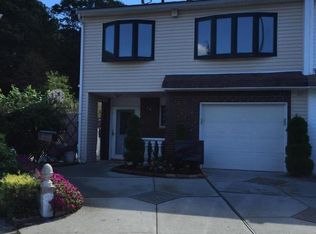 36 Maple Ct, Staten Island, NY 10312