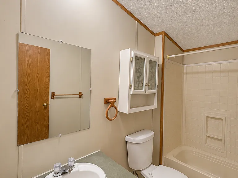 1 E Manor St #1B — Photo 4