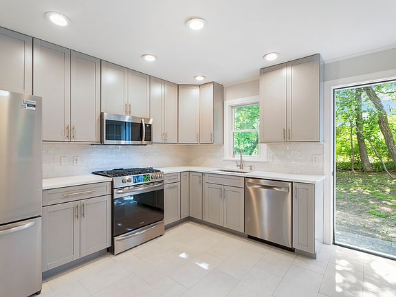 2nd image of 45 Sunset Dr