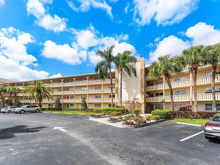 2303 Lucaya Ln #H2 — Photo 31