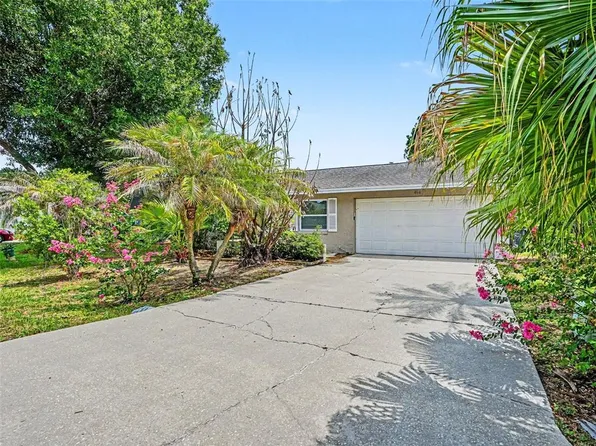 406 Lake Daisy Dr, Winter Haven, FL 33884