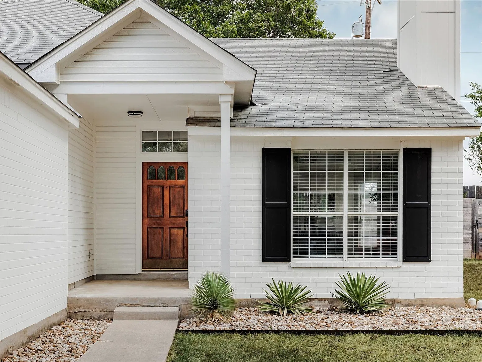 3 bed, 2.0 bath, 1457 sqft, $2,800 — Photo 3