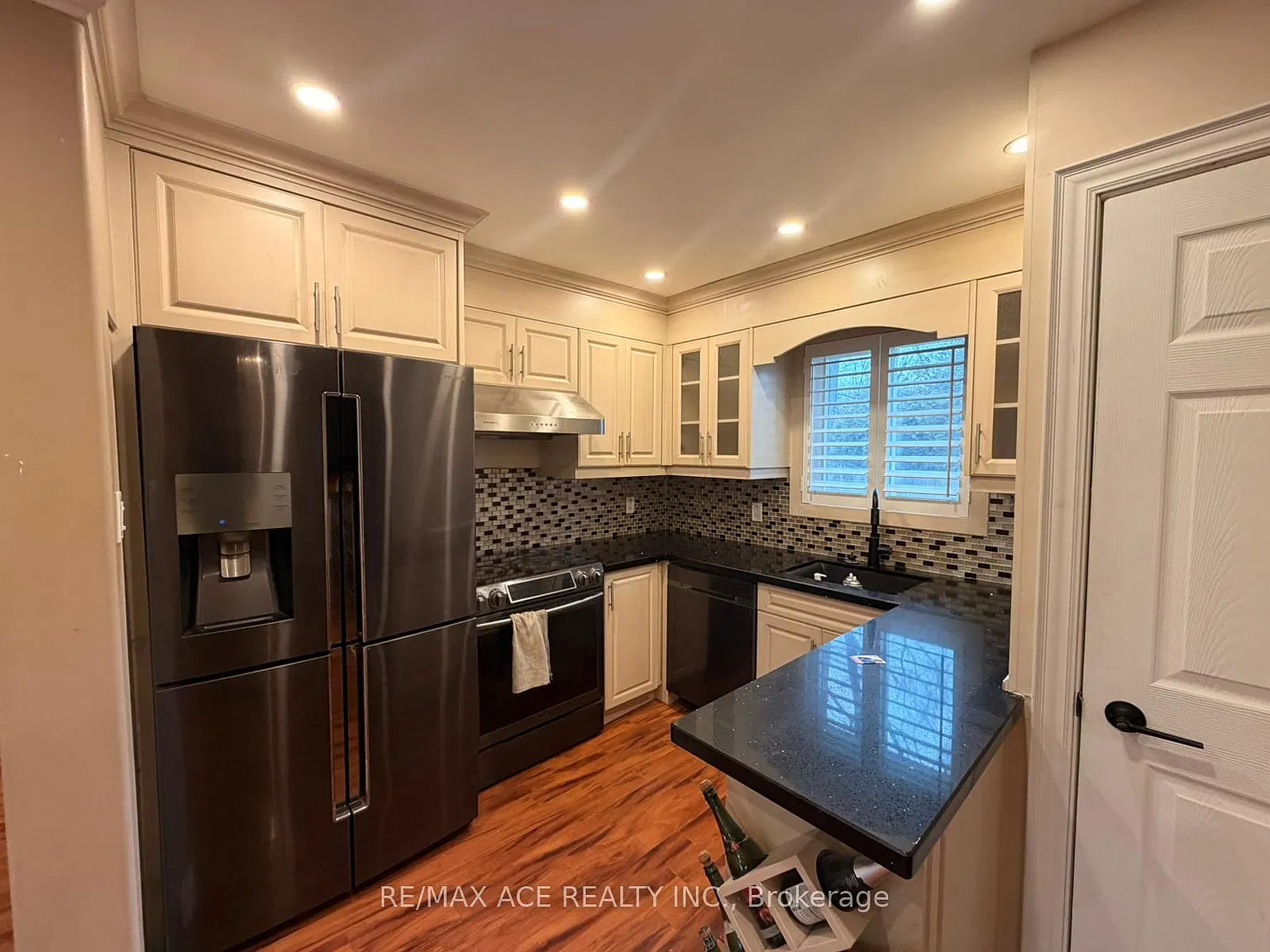 3 bed, $2,900 — Photo 3