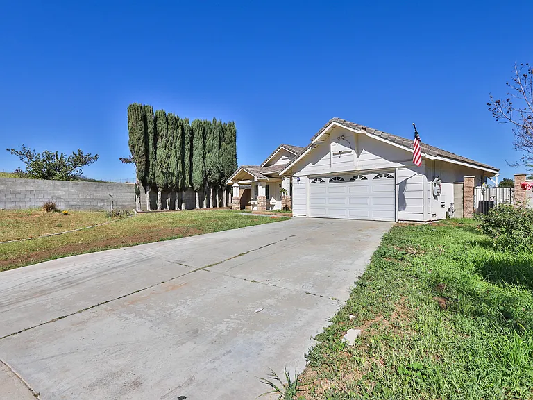 6300 Vonnie Ct — Photo 3