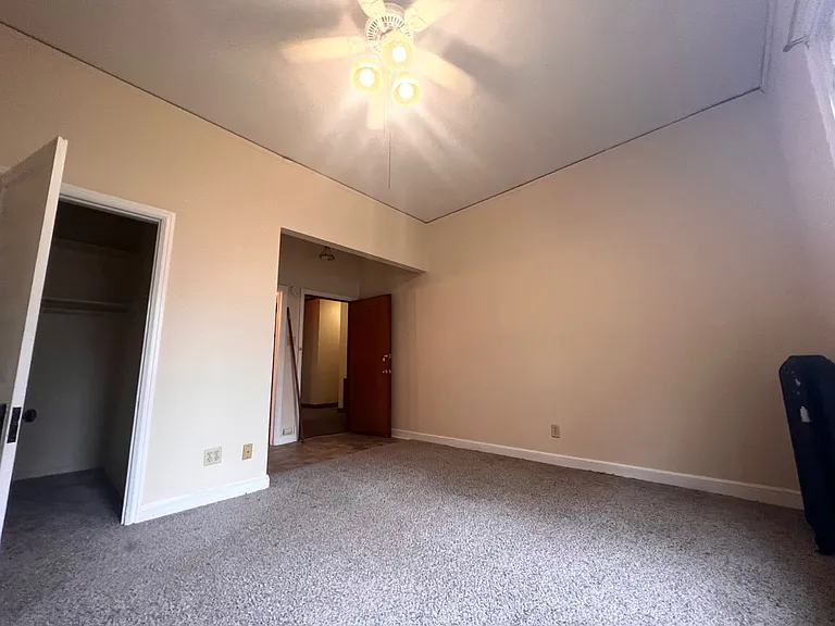 1830 N Oakland Ave — Photo 9
