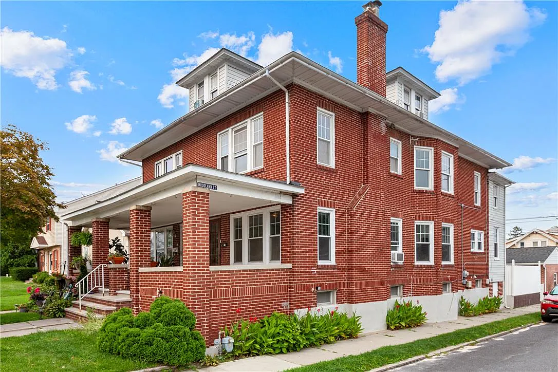 4 bed, 2144 sqft, $2,500 — Photo 2